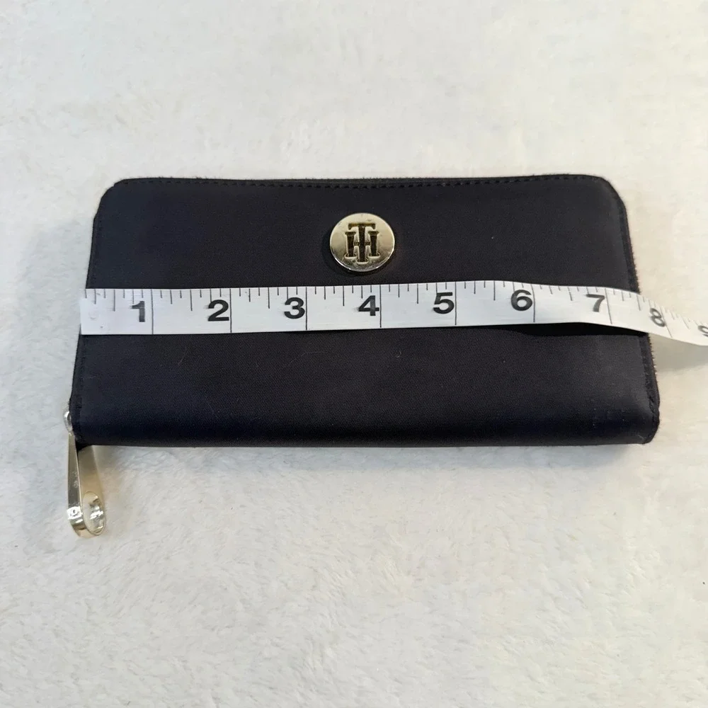 Tommy Hilfiger Zip Around Wallet Womens OS Black Excellent Nylon Gold Logo